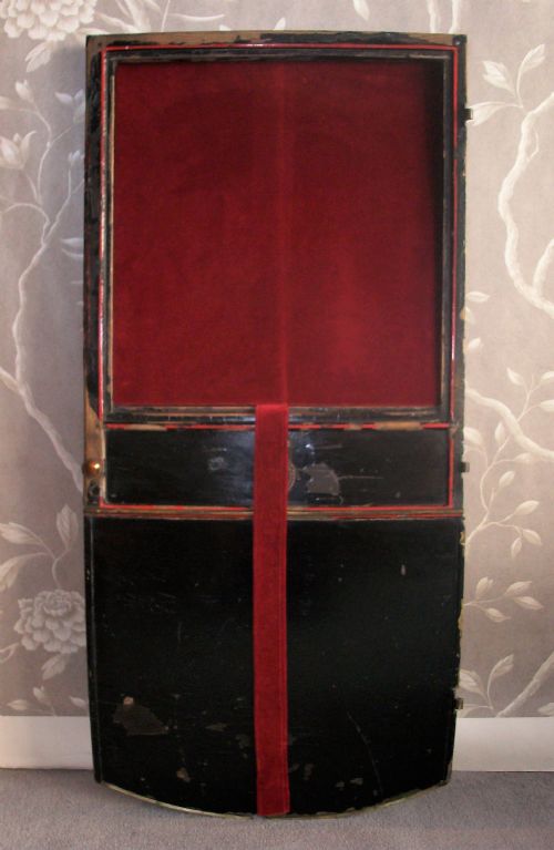 A ROYAL CARRIAGE DOOR FROM THE EARLY 19TH CENTURY - ADDITIONAL PHOTO 4
