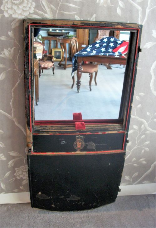 A ROYAL CARRIAGE DOOR FROM THE EARLY 19TH CENTURY - ADDITIONAL PHOTO 3