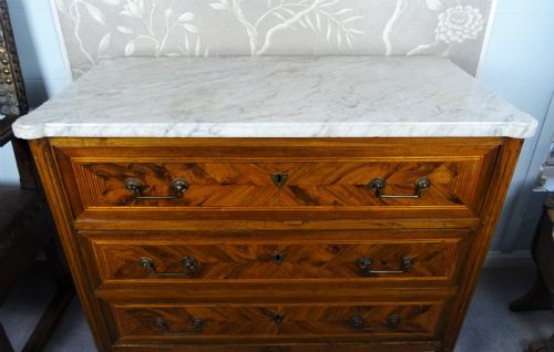 A FRENCH 19TH C WALNUT INLAID CHEST OF DRAWERS - ADDITIONAL PHOTO 7