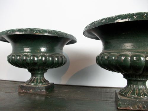 PAIR OF ELEGANT CAST IRON URNS - ADDITIONAL PHOTO 1