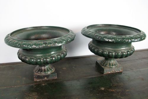 PAIR OF ELEGANT CAST IRON URNS - ADDITIONAL PHOTO 2