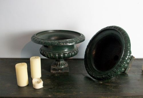 PAIR OF ELEGANT CAST IRON URNS - ADDITIONAL PHOTO 3