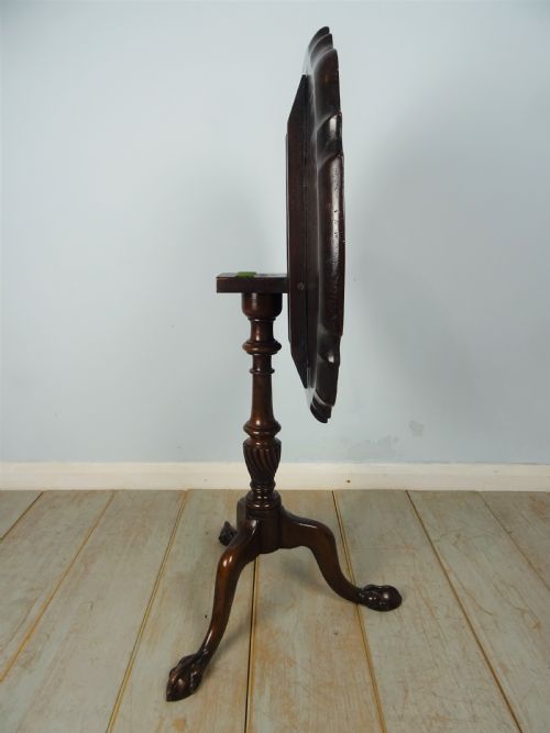 19TH CENTURY MAHOGANY PIE CRUST TILT TOP TRIPOD OCCASIONAL TABLE - ADDITIONAL PHOTO 3