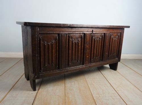 18TH CENTURY SMALL OAK PLANK COFFER - ADDITIONAL PHOTO 1