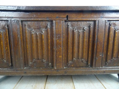 18TH CENTURY SMALL OAK PLANK COFFER - ADDITIONAL PHOTO 3