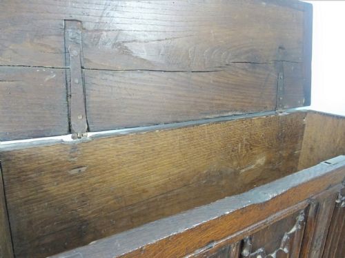 18TH CENTURY SMALL OAK PLANK COFFER - ADDITIONAL PHOTO 5