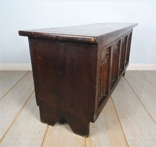 18TH CENTURY SMALL OAK PLANK COFFER - ADDITIONAL PHOTO 7