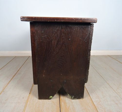 18TH CENTURY SMALL OAK PLANK COFFER - ADDITIONAL PHOTO 8