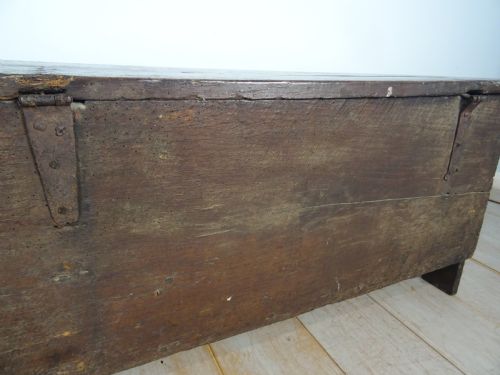 18TH CENTURY SMALL OAK PLANK COFFER - ADDITIONAL PHOTO 10