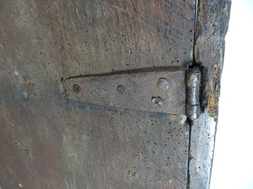 18TH CENTURY SMALL OAK PLANK COFFER - ADDITIONAL PHOTO 11