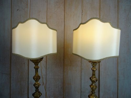 A PAIR OF 18TH CENTURY GILT ITALIAN PRICKET CANDLESTICKS - ADDITIONAL PHOTO 5