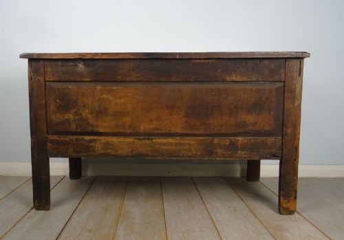 EARLY 18TH CENTURY OAK PANELLED COFFER - ADDITIONAL PHOTO 3