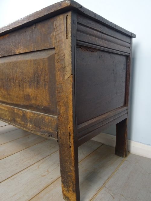 EARLY 18TH CENTURY OAK PANELLED COFFER - ADDITIONAL PHOTO 4