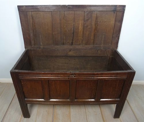 EARLY 18TH CENTURY OAK PANELLED COFFER - ADDITIONAL PHOTO 5