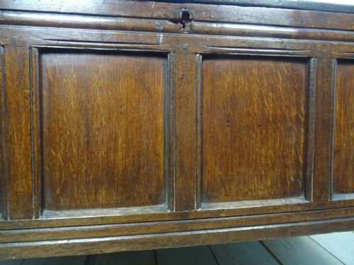 EARLY 18TH CENTURY OAK PANELLED COFFER - ADDITIONAL PHOTO 6
