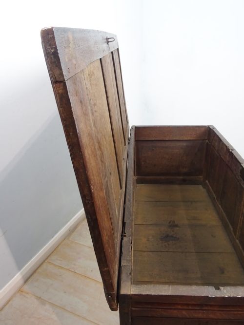 EARLY 18TH CENTURY OAK PANELLED COFFER - ADDITIONAL PHOTO 8