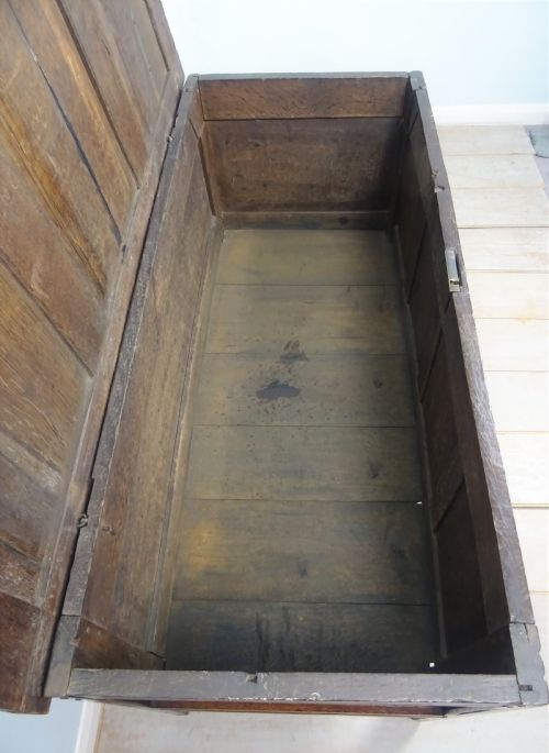 EARLY 18TH CENTURY OAK PANELLED COFFER - ADDITIONAL PHOTO 9