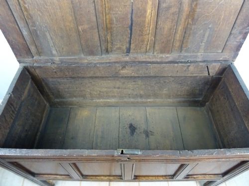 EARLY 18TH CENTURY OAK PANELLED COFFER - ADDITIONAL PHOTO 10