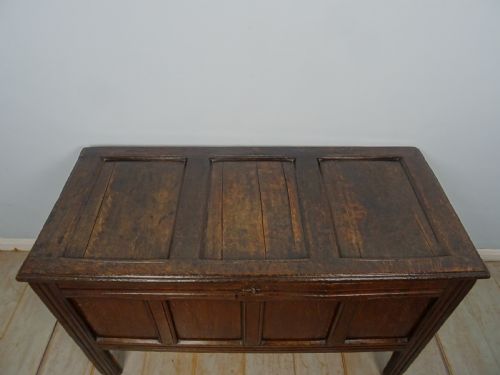 EARLY 18TH CENTURY OAK PANELLED COFFER - ADDITIONAL PHOTO 13