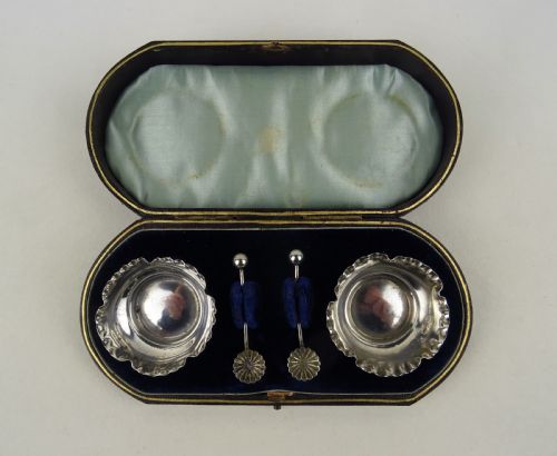 cased pair of victorian silver salts and spoons - CATEGORY: ANTIQUE SILVER - DATED VICTORIAN