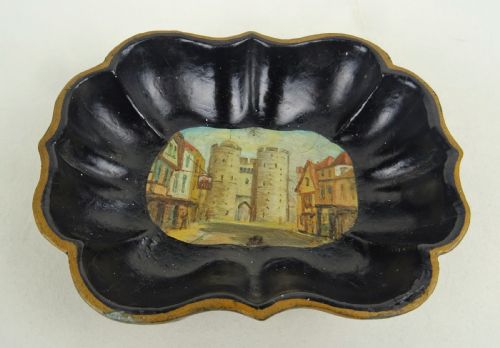 SET OF EIGHT PAPIER MACHE GAMING TOKEN TRAYS SHOWING WONDERFUL HAND PAINTED SCENES OF CANTERBURY KENT ENGLAND - ADDITIONAL PHOTO 4