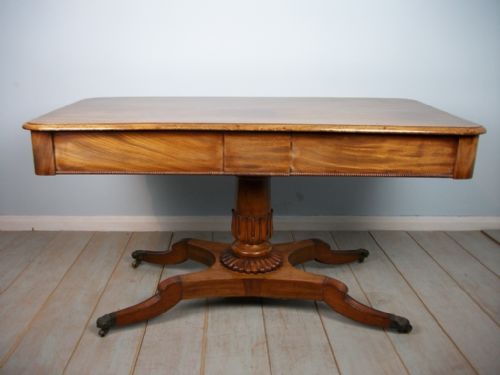 19th c walnut oval dining table - CATEGORY: ANTIQUE TABLES - DATED 19TH CENTURY