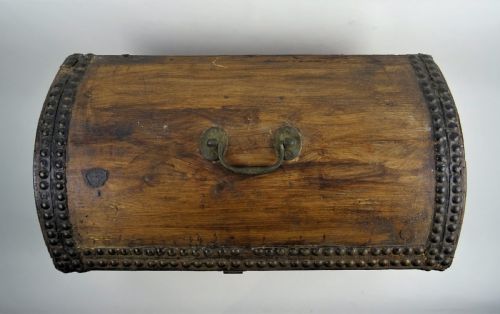 ANTIQUE SMALL TRAVELLING TRUNK - ADDITIONAL PHOTO 2