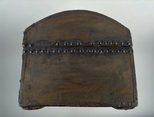ANTIQUE SMALL TRAVELLING TRUNK - ADDITIONAL PHOTO 5