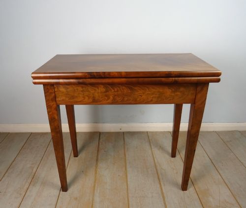 figured mahogany 19th cent french cardgames table - CATEGORY: ANTIQUE TABLES - DATED 19TH CENTURY