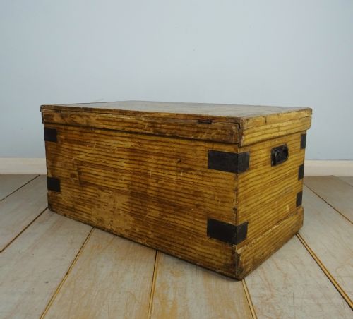 ORIGINAL VICTORIAN HAND PAINTED TRAVELLING TRUNK CHEST - ADDITIONAL PHOTO 6