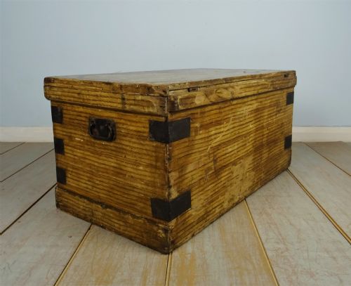 ORIGINAL VICTORIAN HAND PAINTED TRAVELLING TRUNK CHEST - ADDITIONAL PHOTO 7