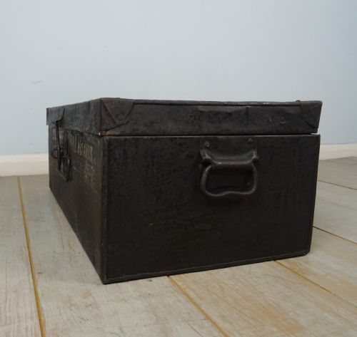 EARLY 20TH CENTURY MILITARY CAMPAIGN PAINTED METAL TRUNK - ADDITIONAL PHOTO 8