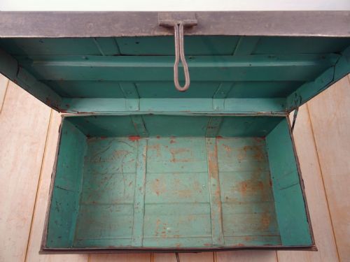 EARLY 20TH CENTURY MILITARY CAMPAIGN PAINTED METAL TRUNK - ADDITIONAL PHOTO 10