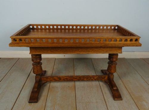 oak arts crafts coffee table - CATEGORY: ANTIQUE TABLES - DATED 1930