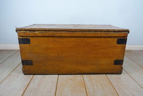 ORIGINAL VICTORIAN HAND PAINTED TRAVELLING TRUNK CHEST - ADDITIONAL PHOTO 1