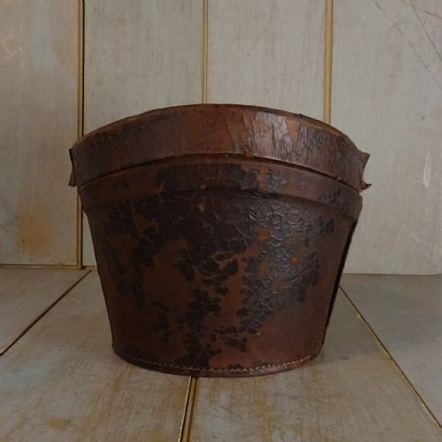 ANTIQUE LEATHER HAT BOX WITH SILK TOP HAT BY CUTHBERTSON OF LONDON - ADDITIONAL PHOTO 2