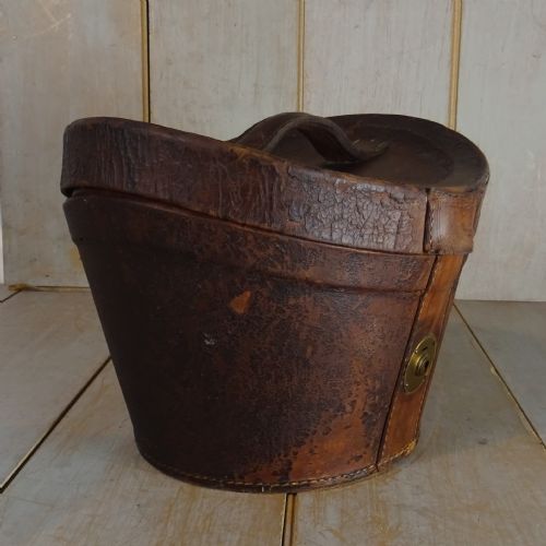 ANTIQUE LEATHER HAT BOX WITH SILK TOP HAT BY CUTHBERTSON OF LONDON - ADDITIONAL PHOTO 4