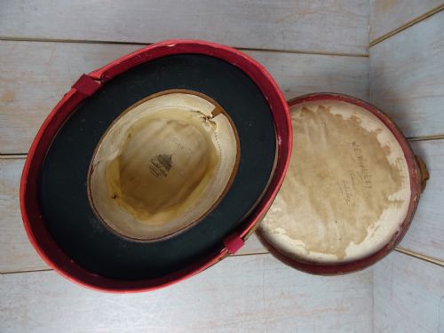 ANTIQUE LEATHER HAT BOX WITH SILK TOP HAT BY CUTHBERTSON OF LONDON - ADDITIONAL PHOTO 8