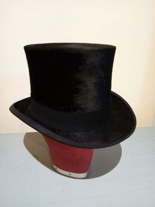 ANTIQUE LEATHER HAT BOX WITH SILK TOP HAT BY CUTHBERTSON OF LONDON - ADDITIONAL PHOTO 10