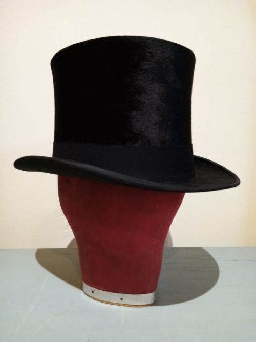 ANTIQUE LEATHER HAT BOX WITH SILK TOP HAT BY CUTHBERTSON OF LONDON - ADDITIONAL PHOTO 11
