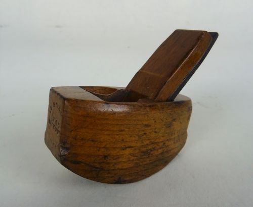 VICTORIAN VIOLIN THUMB PLANE - ADDITIONAL PHOTO 1