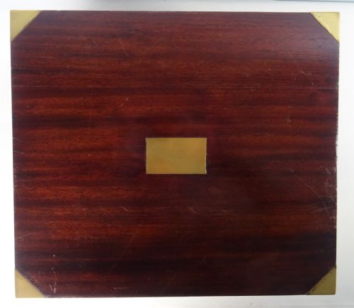 A MAHOGANY AND BRASS CAMPAIGN DECANTER BOX - ADDITIONAL PHOTO 7
