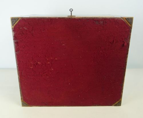 A MAHOGANY AND BRASS CAMPAIGN DECANTER BOX - ADDITIONAL PHOTO 8