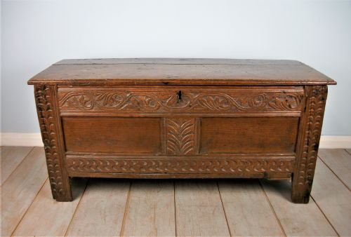 SMALL 17TH CENTURY OAK COFFER - ADDITIONAL PHOTO 12