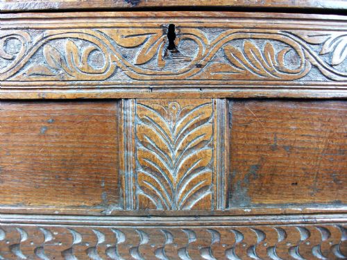 SMALL 17TH CENTURY OAK COFFER - ADDITIONAL PHOTO 2