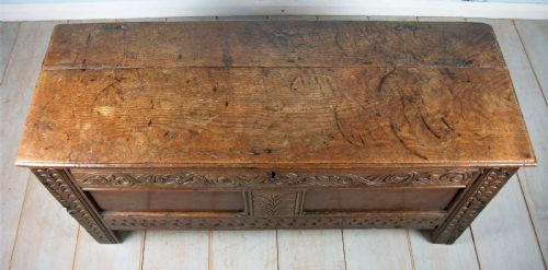 SMALL 17TH CENTURY OAK COFFER - ADDITIONAL PHOTO 3