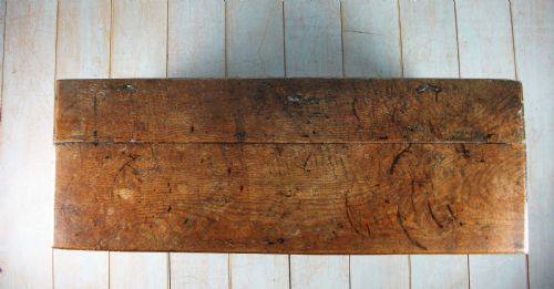 SMALL 17TH CENTURY OAK COFFER - ADDITIONAL PHOTO 4