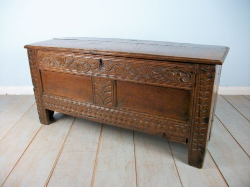 SMALL 17TH CENTURY OAK COFFER - ADDITIONAL PHOTO 5