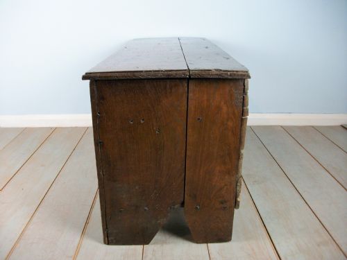 SMALL 17TH CENTURY OAK COFFER - ADDITIONAL PHOTO 6