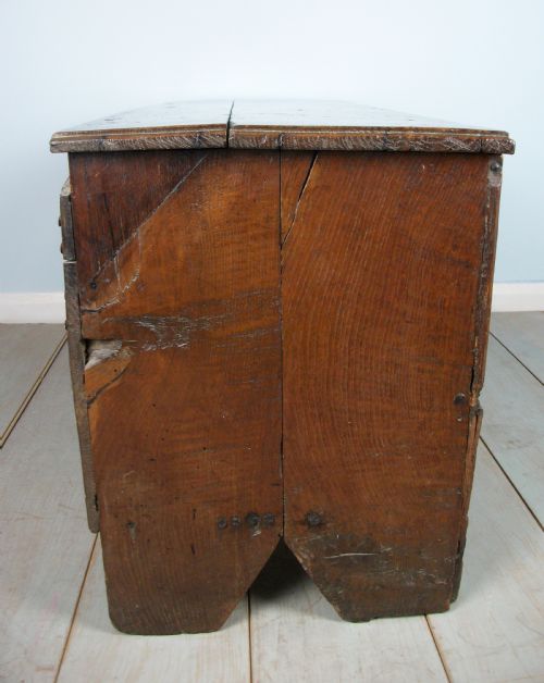 SMALL 17TH CENTURY OAK COFFER - ADDITIONAL PHOTO 8